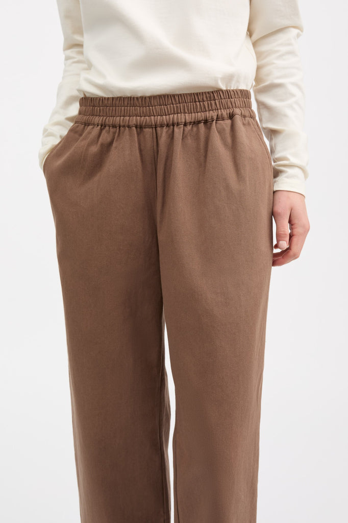 skall studio cotton jasmine pull on trousers pants cardamom light brown