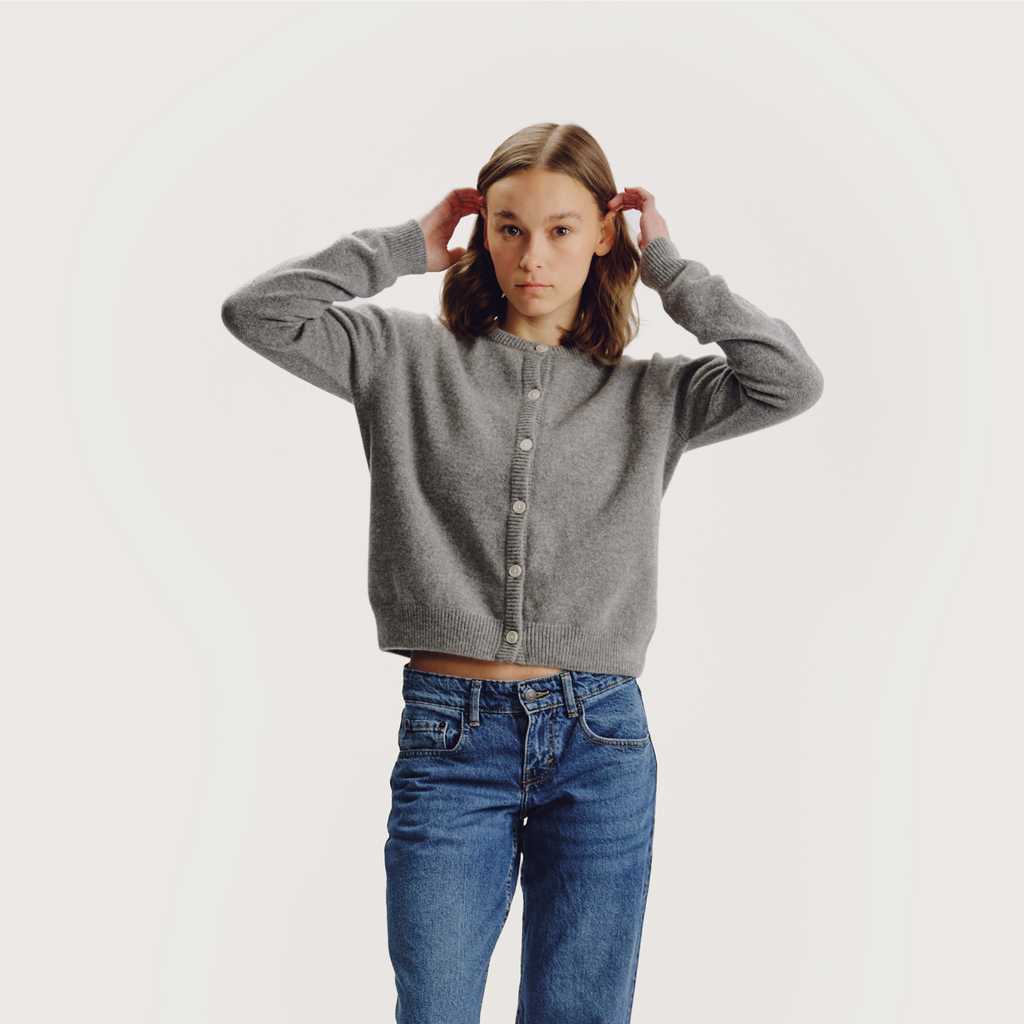 the gather poppy 100% lambswool button up crew neck cardigan flannel grey