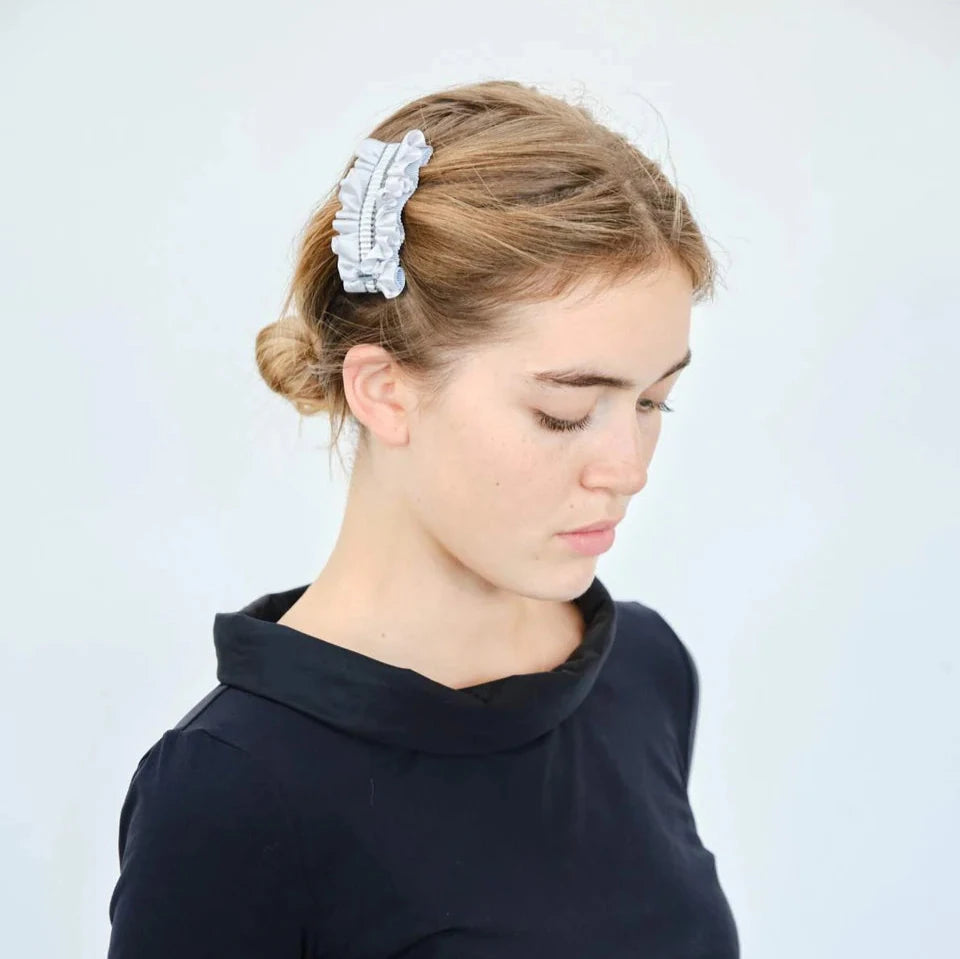 good squish baby knock knock hair clip barrette tardigrade silver frill grosgrain