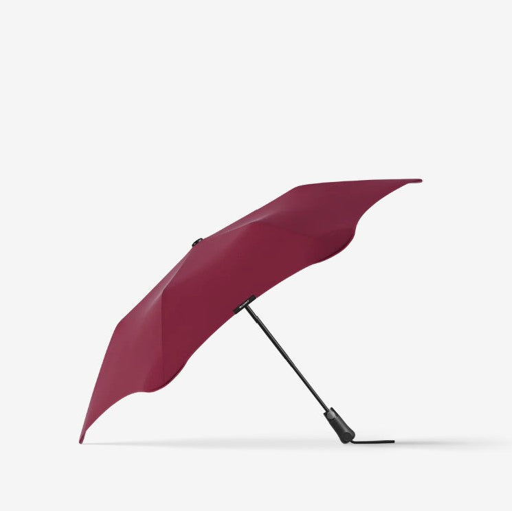 blunt umbrellas metro umbrella in clubhouse red burgundy