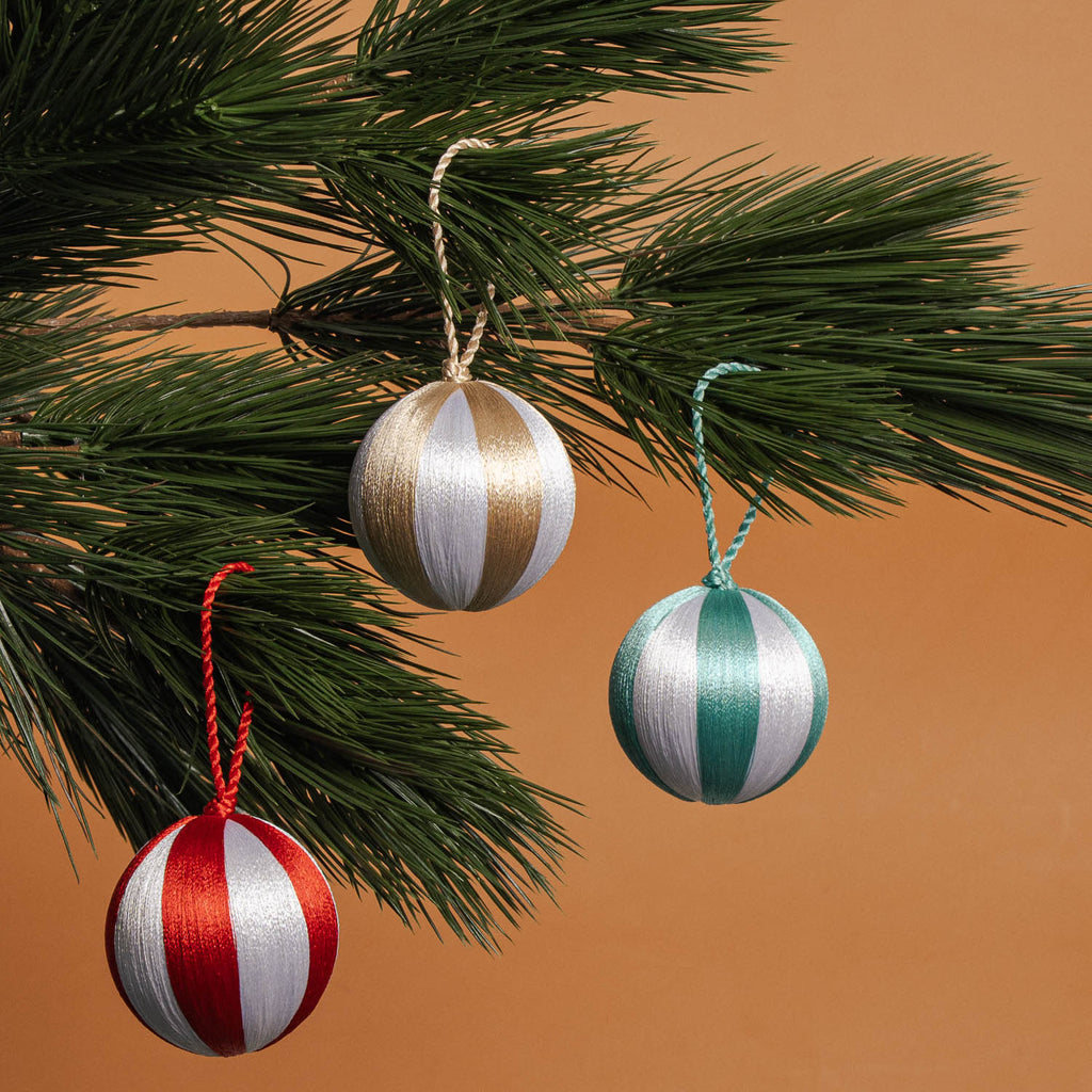 yod & co Medium Stripe boxed Christmas Baubles (Set of 3) Multi-colour & White