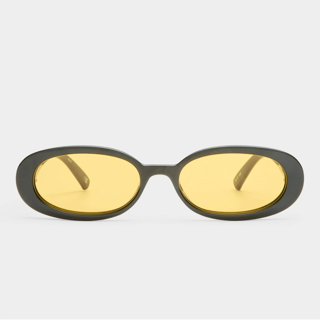 le specs 90s style outta love sunglasses black frame with yellow tint lenses Worn by Bella Hadid, Gigi Hadid, Sophie Turner, Dua Lipa, Kourtney Kardashian, Olivia Rodrigo, Kesha, and Zoe Kravitz