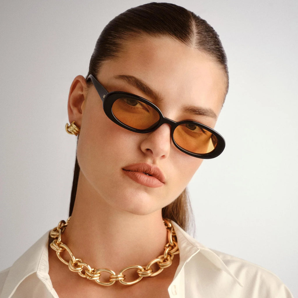 le specs 90s style outta love sunglasses black frame with yellow tint lenses Worn by Bella Hadid, Gigi Hadid, Sophie Turner, Dua Lipa, Kourtney Kardashian, Olivia Rodrigo, Kesha, and Zoe Kravitz