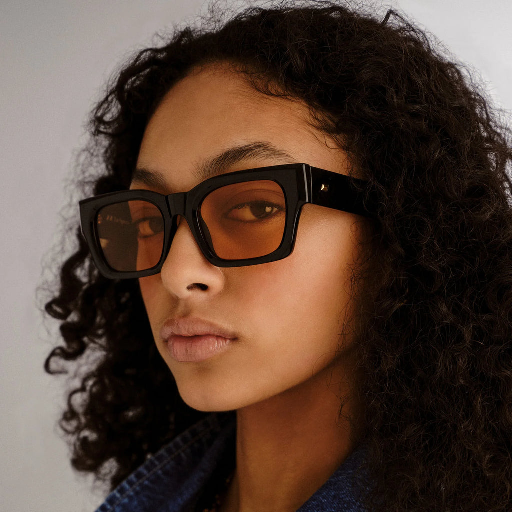 le specs unisex rectangle frame shmood sunglasses black with amber tint 