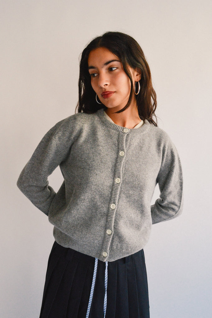 the gather poppy 100% lambswool button up crew neck cardigan flannel grey