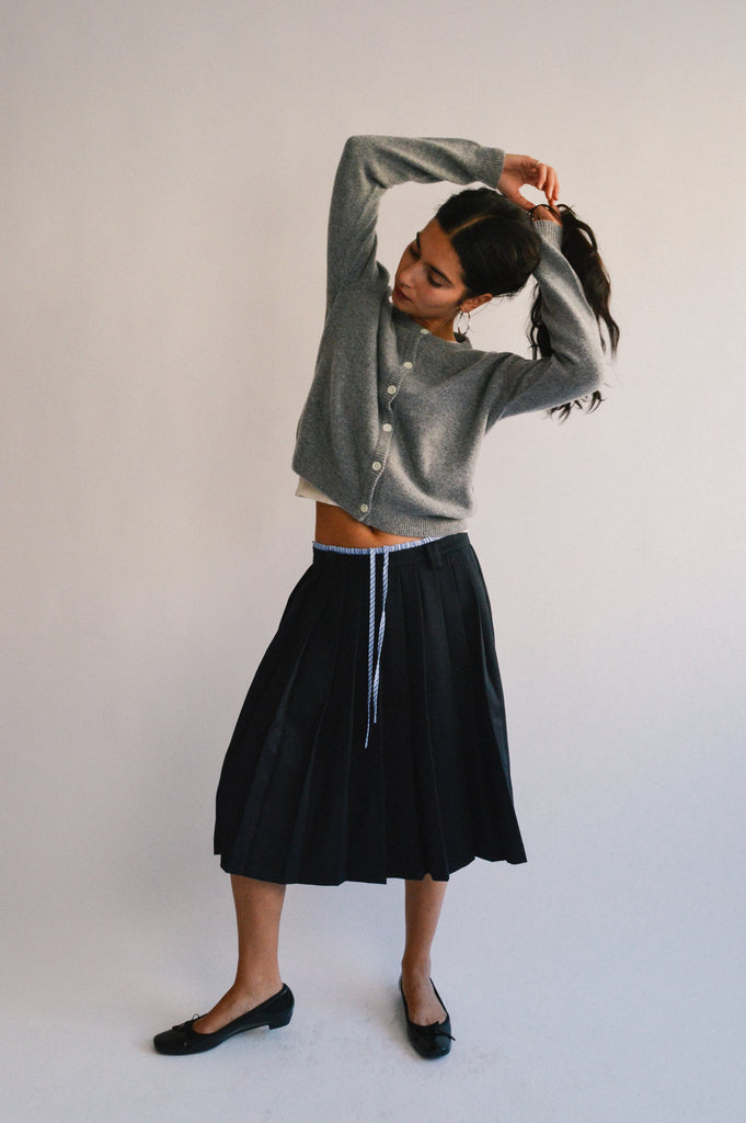 the gather poppy 100% lambswool button up crew neck cardigan flannel grey