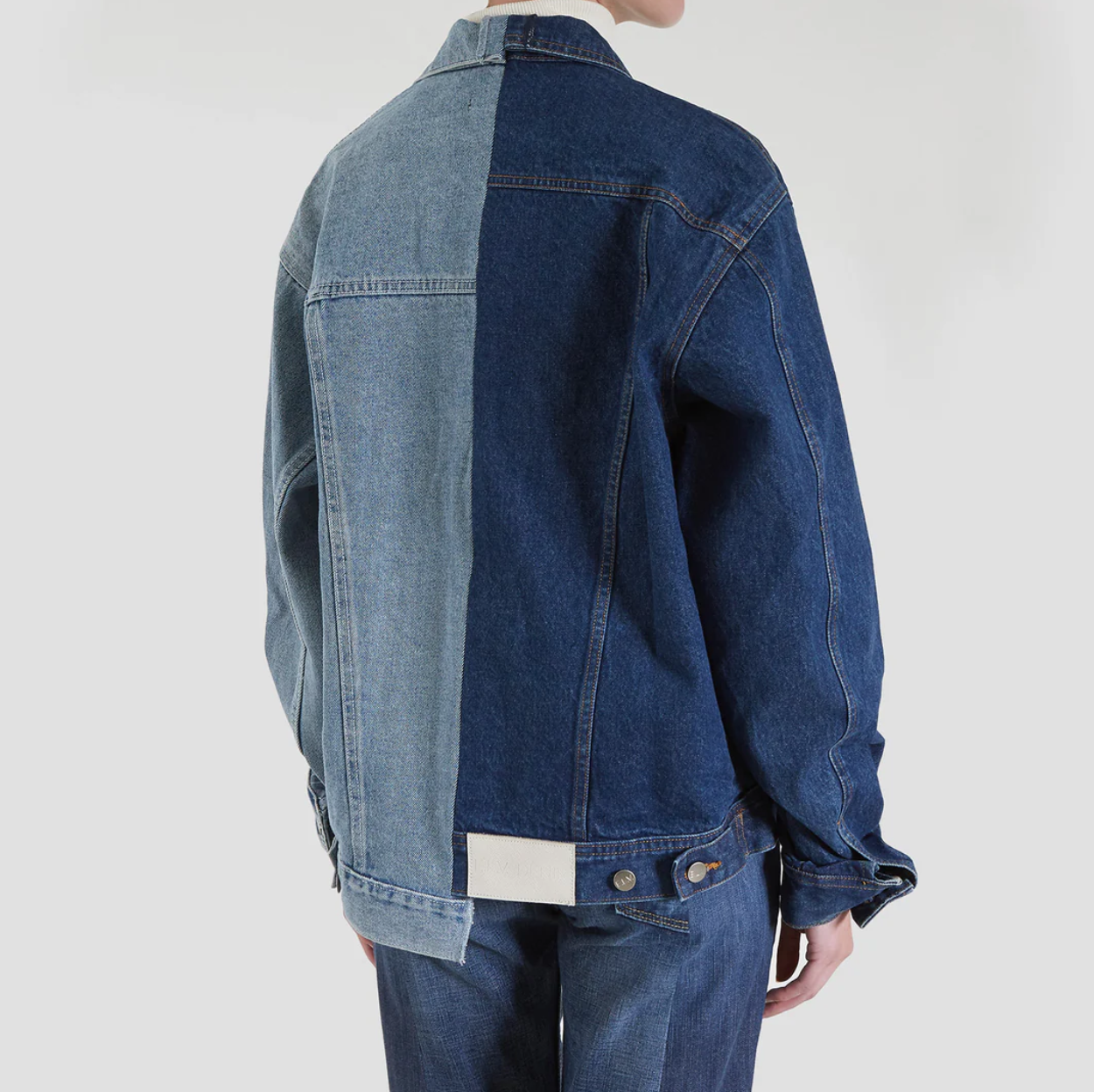 Light denim jacket sales with dark jeans